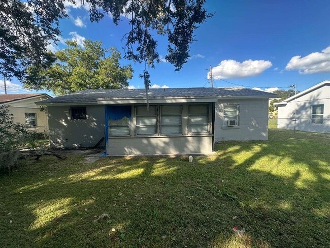 Building Photo - 403 Normandy St