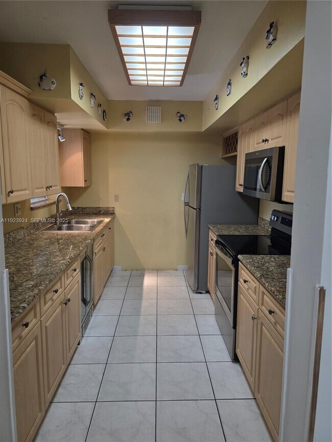 Building Photo - 1560 W 53rd Terrace