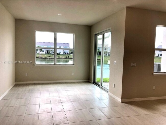 Building Photo - 4984 Greenway Dr