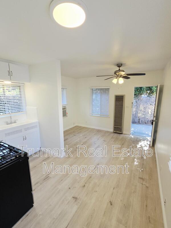 Building Photo - 526 Naranja Dr