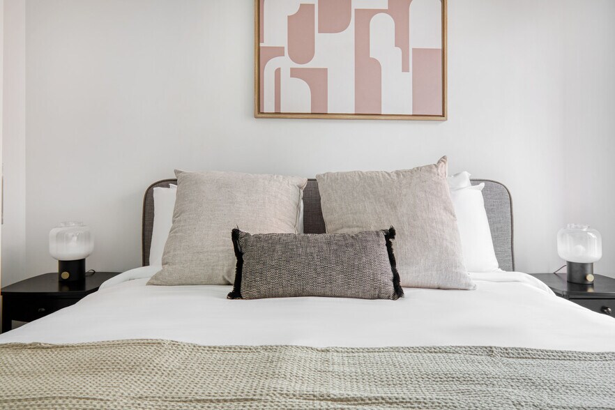 Building Photo - 12269 NE 12th Ln