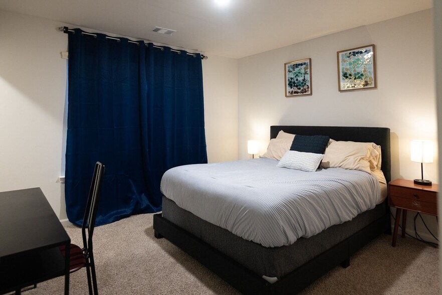 Building Photo - 2957 Cottage Ln