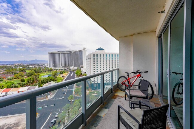Building Photo - Turnberry Tower Beauty With Stunning Views