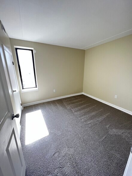 Bedroom - 220 Linden St
