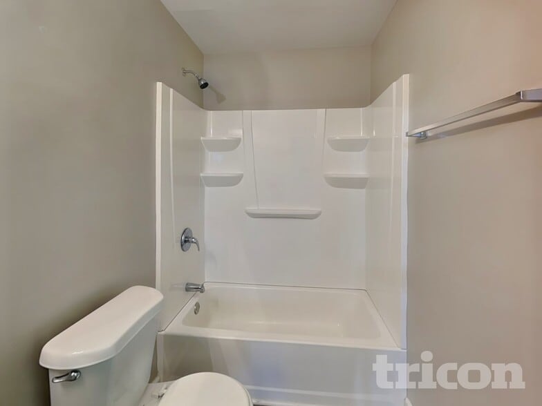 Building Photo - 2 Abbey Rd