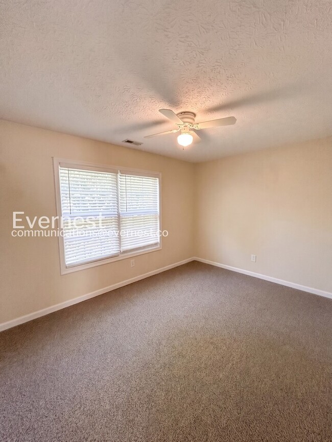 Building Photo - 4 Bed - 2.5 Bath Spacious Home with Modern Amenities and Community Perks / Available Now!