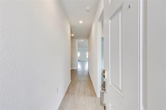 Building Photo - 105 Imola St