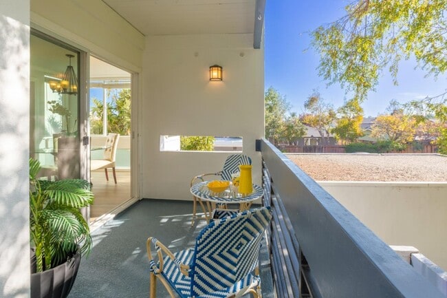 Building Photo - 1025 Shell Blvd