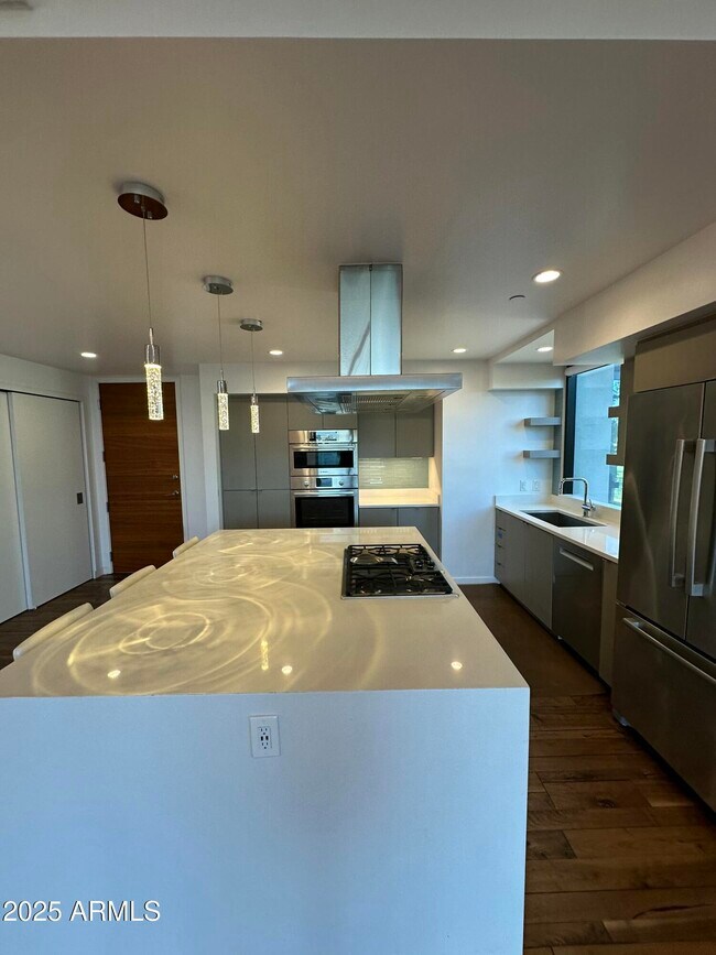 Building Photo - 200 W Portland St