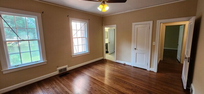 Building Photo - Wonderful home in Overlook!