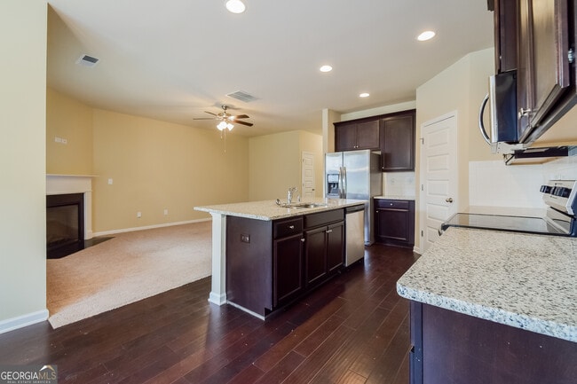 Building Photo - 1605 Danube Ct