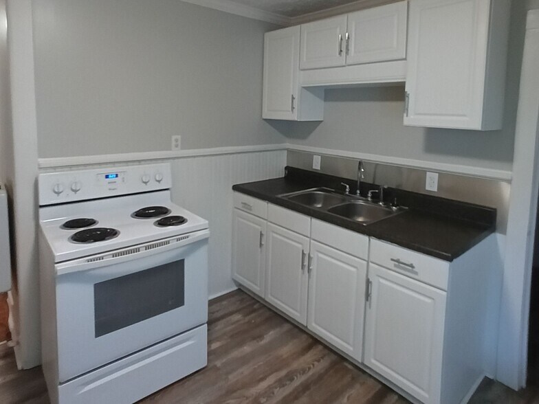 Building Photo - 405 N 16th Ave