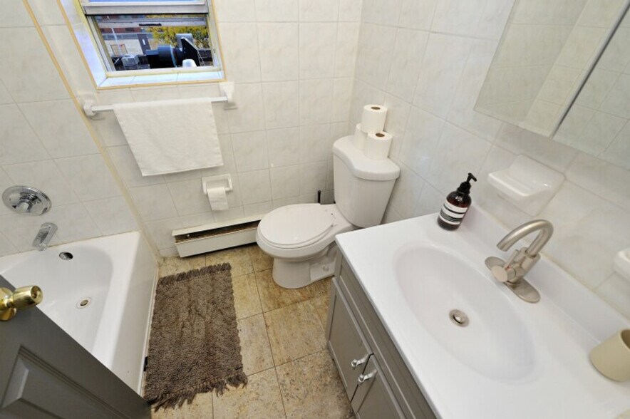 Building Photo - 348 W 38th St