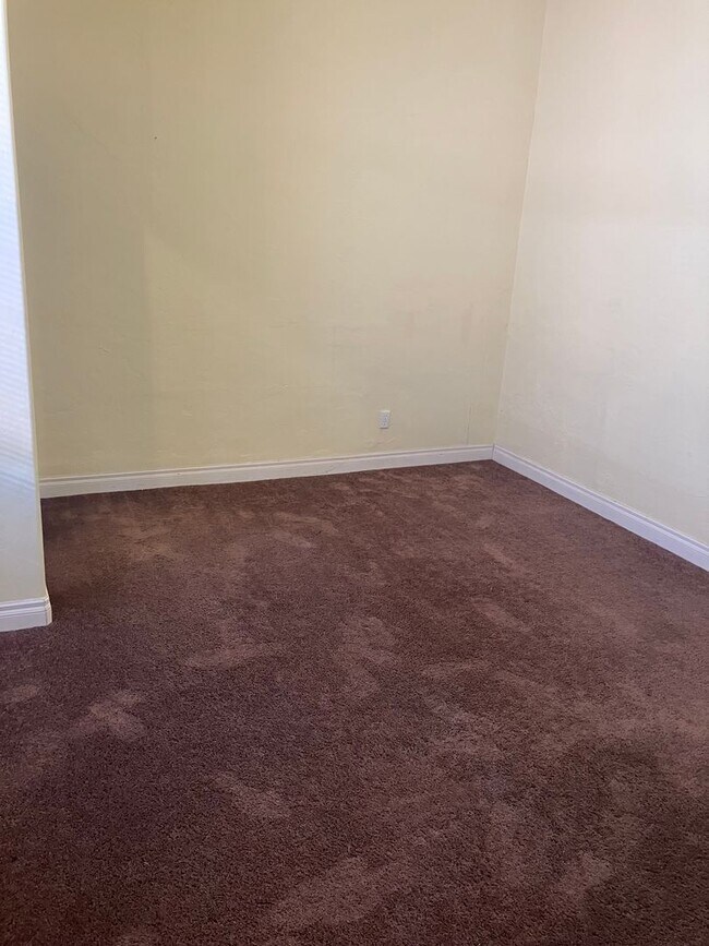 Building Photo - 242-246 N 2nd Ave