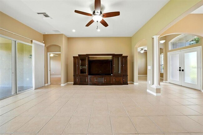Building Photo - 36815 Queen Bee Ln