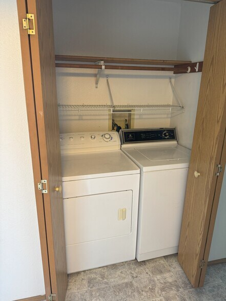 Building Photo - 1232 SW Maple Tree Ct