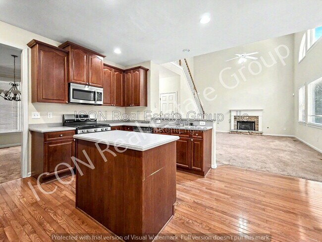 Building Photo - 48 Golden Astor