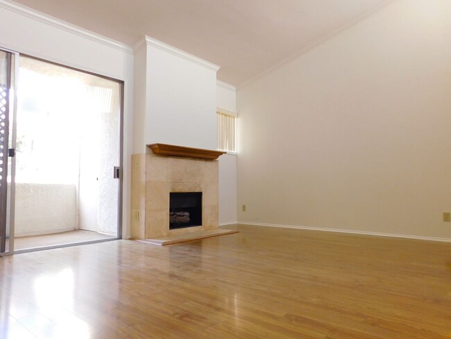 Building Photo - Large Spacious Studio for Rent in Encino