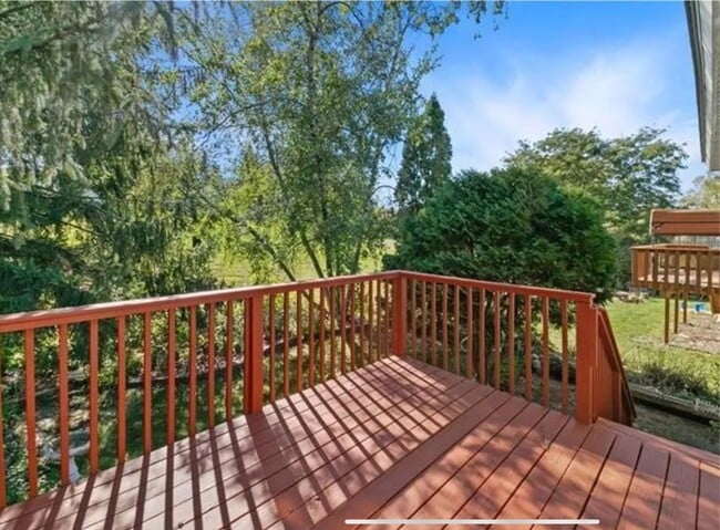 Building Photo - Spacious 3 bedroom home with a large Yard. Come see for yourself!