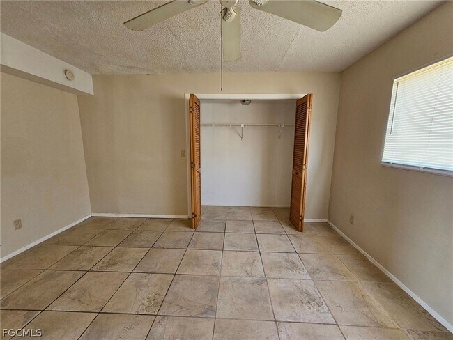 Building Photo - 1221 SE 46th Ln