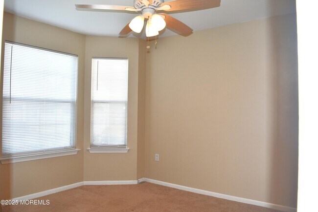 Building Photo - 49 Poplar Pl