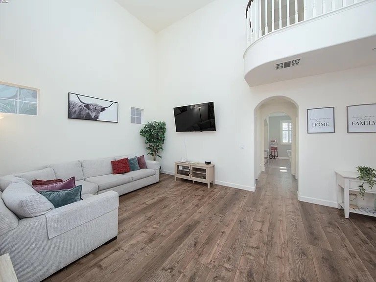 Building Photo - 2168 Wellington Dr