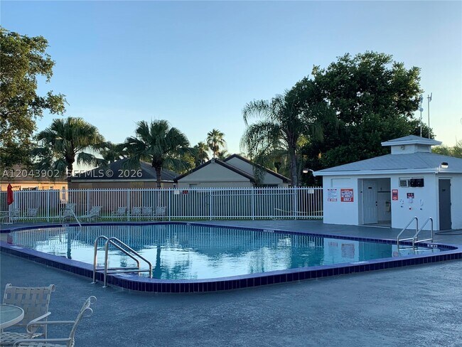 Building Photo - 848 SW 10th St
