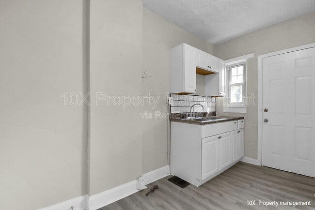 Building Photo - 532 S Terrace Ave