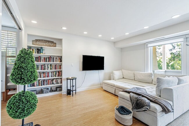 Building Photo - Top-Floor Corner Condo Near Downtown Palo ...