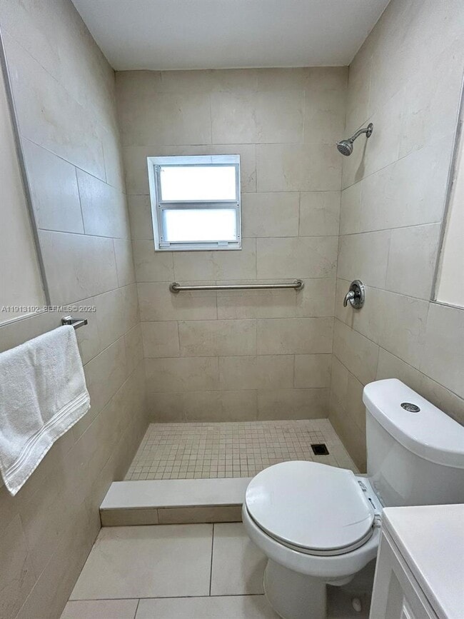 Building Photo - 610 E 8th Ave