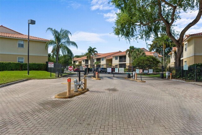 Building Photo - 1237 SW 46th Ave