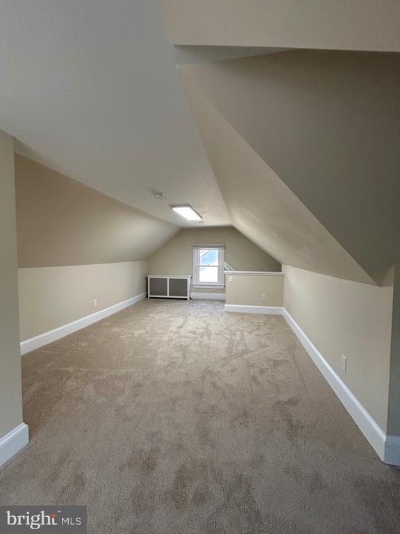 Building Photo - 424 Center St