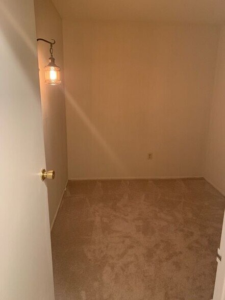 Building Photo - 62 Cavendish Dr