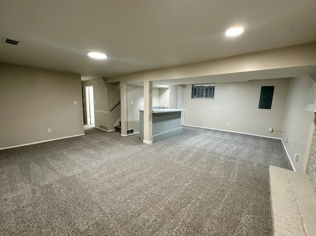 Building Photo - 2129 Creek Way