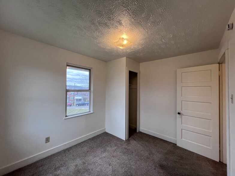 Building Photo - 610 Short St