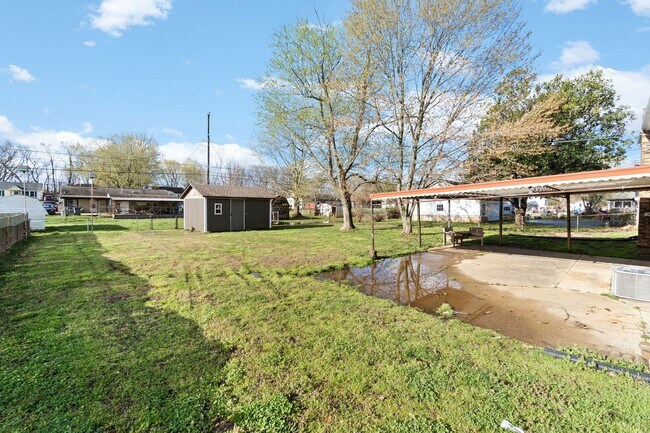 Building Photo - Pet Friendly Renovated Three Bedroom with Basement!