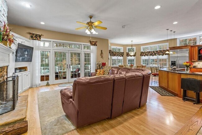 Building Photo - 20 Carol Rd