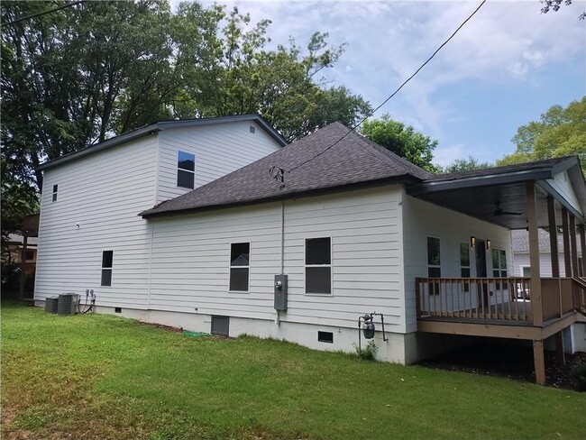 Building Photo - 3279 Elm St