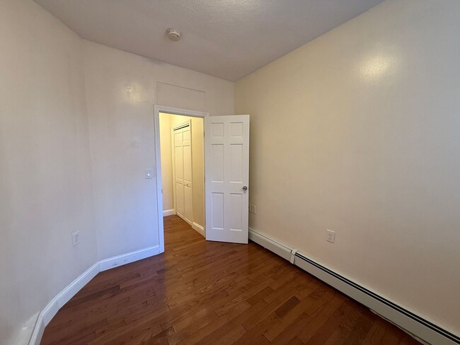 Building Photo - 349 Sum