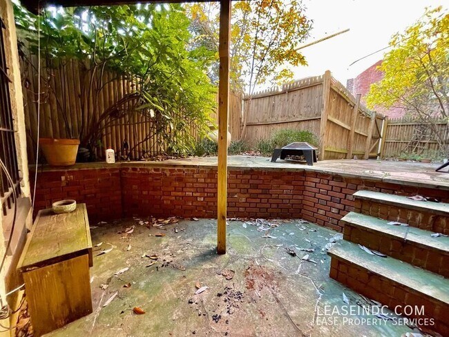 Building Photo - 1501 R St NW