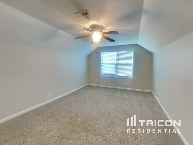 Building Photo - 1073 Castlerock Dr