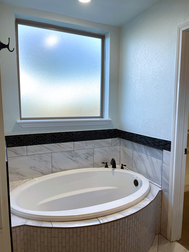 Building Photo - 713 Overlook Dr