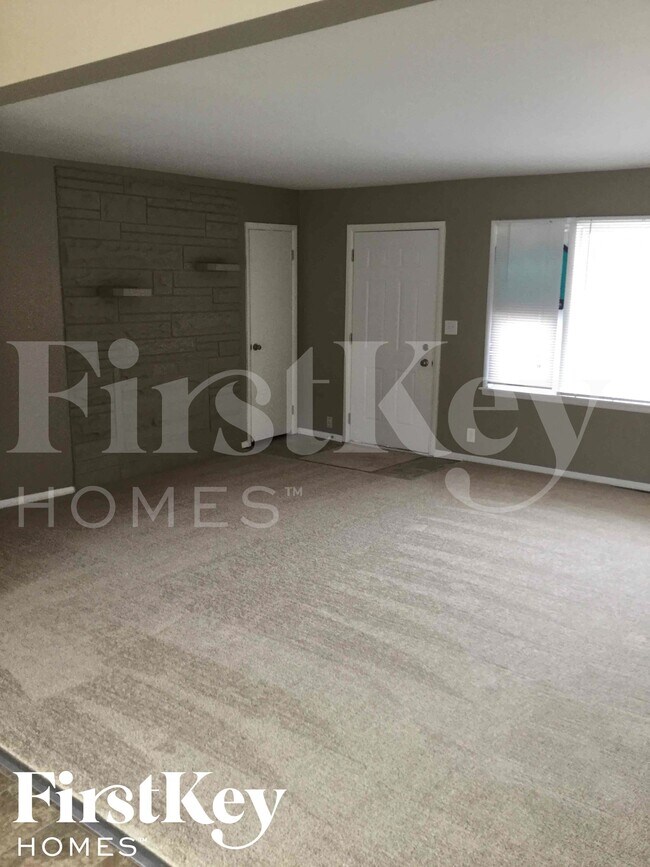 Building Photo - 221 N High School Rd