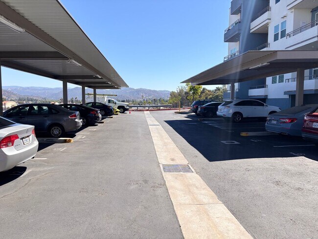 Building Photo - 2 Bed 2 Bath for Rent in Escondido