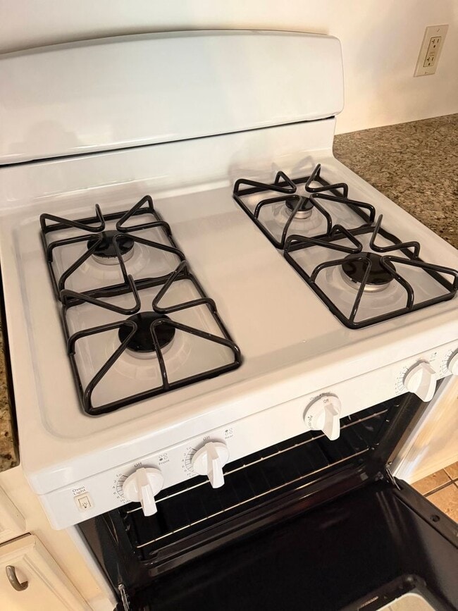 Building Photo - 3/2 with backyard (llarda)