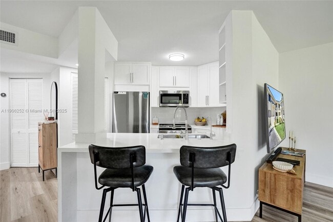 Building Photo - 8137 NW 17th Manor