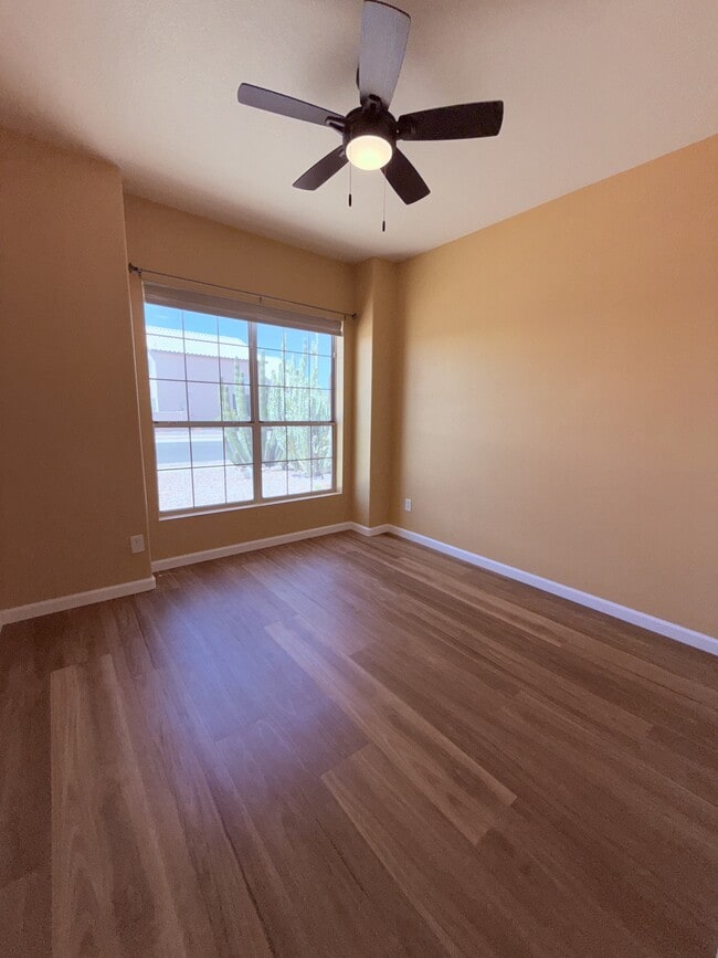 Building Photo - 9102 N Safflower Ln