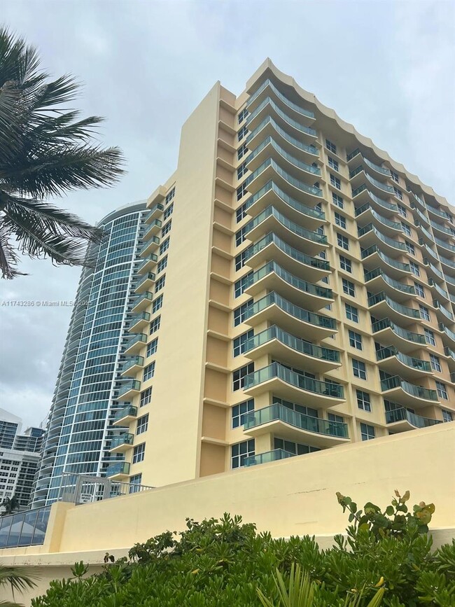 Building Photo - 2501 S Ocean Dr