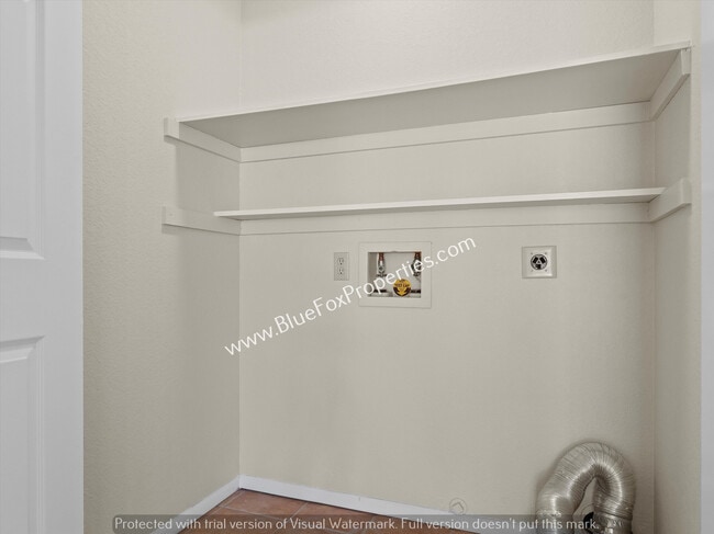 Building Photo - 811 Camino Corrida