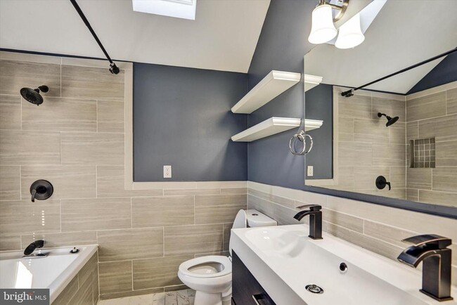 Building Photo - 722 Genessee St